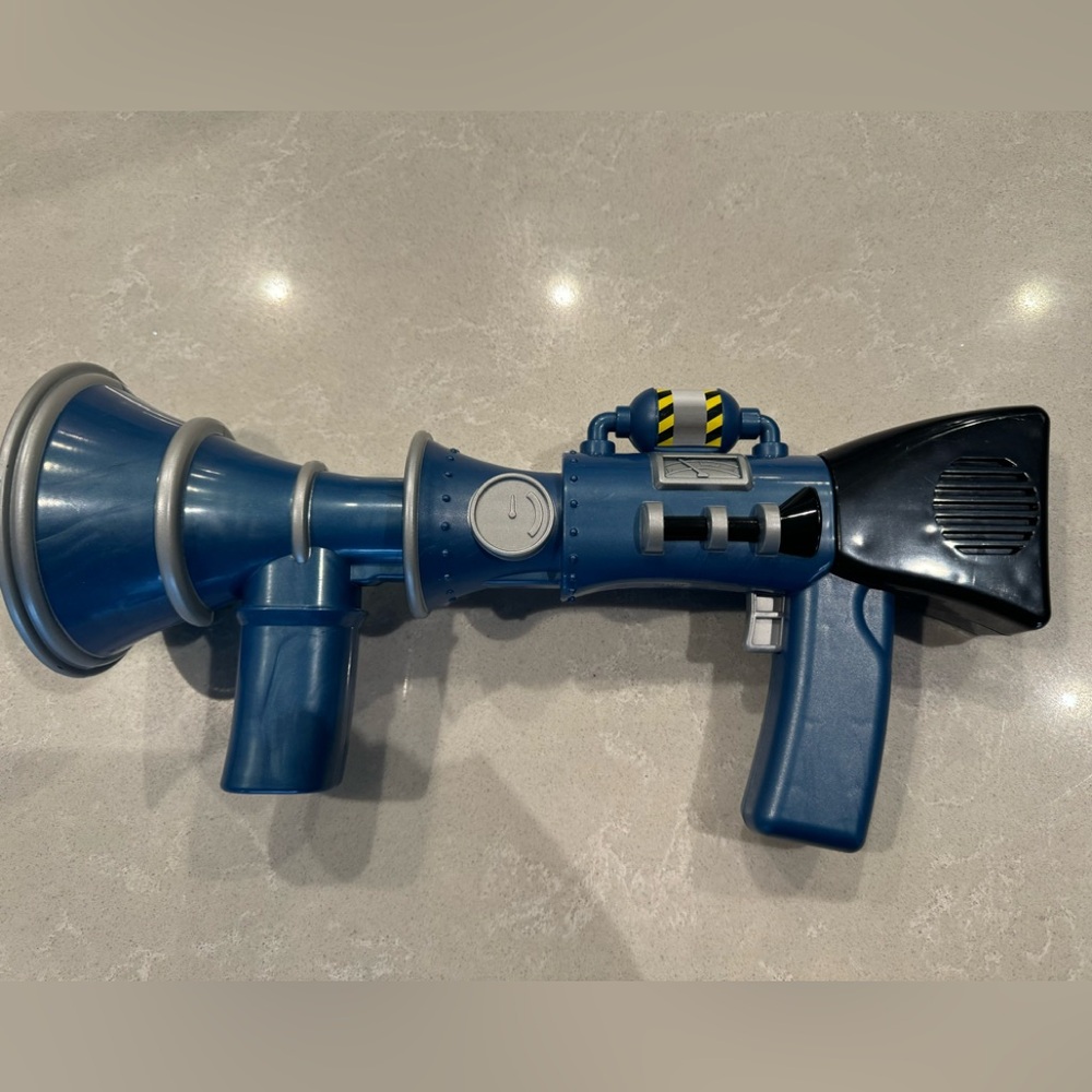 Minions Fart 'N Fire Toy Blaster Role-Play Blaster with 20+ Sounds & Water Mist